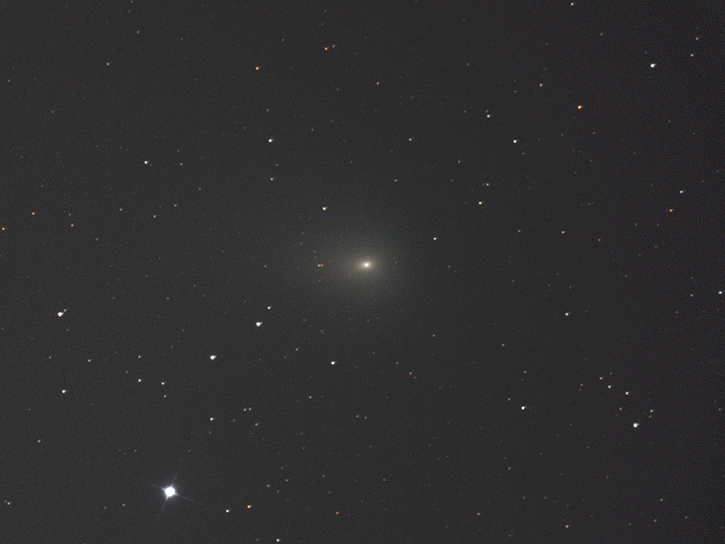 Kométa C/2022 E3 (ZTF) z 07.02.2023, 20:43 SEČ. Foto: Marián Urbaník, Krajská hvezdáreň v Žiline; 11 x 30 s. CANON Ra, 3200 ASA, Cass. 400/2700..